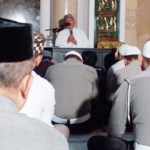 Kegiatan salat Subuh berjamaah di Masjid Agung Darul Fallah Pacitan.