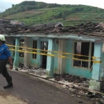 Kondisi rumah di Kampung Hansip Gg. III Dusun Lemah Putih Desa Sumber Brantas RT 5 RW 2 Kecamatan Bumiaji, usai terbakar.