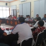 Hearing antara Komisi D dan KONI mebahas terpuruknya olah raga di Bangkalan. foto: FAUZI/ BANGSAONLINE