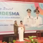 Bupati Jember, Hendy Siswanto, saat menekan tombol sirine sebagai tanda launching BUMDesma.