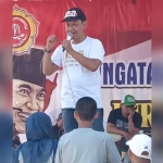 Ketum RGS Muslih Hasyim saat menyosialisasikan pasangan Nurhamim-Nadir untuk Pilbup Gresik 2020 di Dusun Keradenan, Desa Sidorukun, Kecamatan Gresik. foto: SYUHUD/ BANGSAONLINE