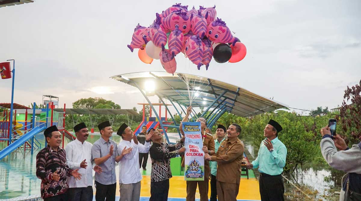 Wakil Bupati Gresik didampingi Kepala DPMD Gresik dan Kades Golokan saat meresmikan wisata Endel Park Golokan. Foto: Ist