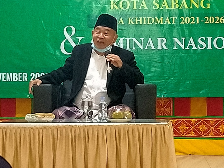 Prof Dr KH Asep Saifuddin Chalim, MA saat memberikan ceramah dalam pelantikan Pergunu Kota Sabang, Aceh. Foto: M Mas