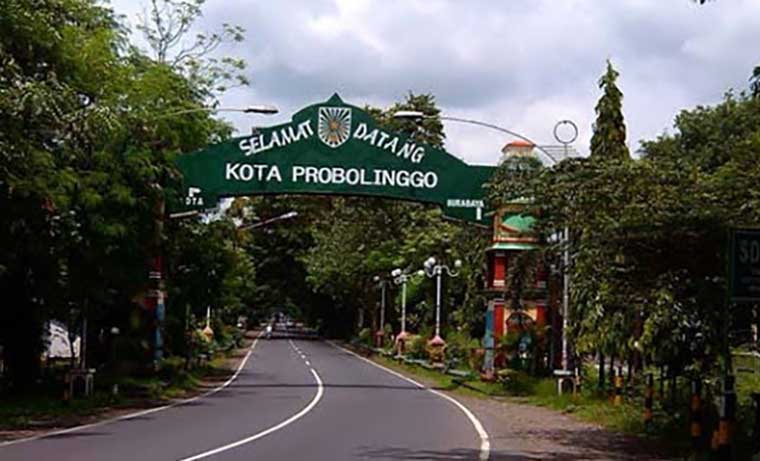 Gapura selamat datang di Kota Probolinggo.