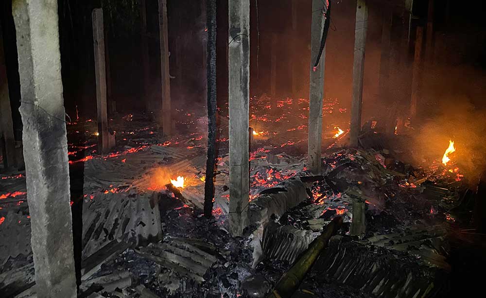 Kondisi kandang ayam milik Sugianto, warga Kelurahan/Kecamatan Nglegok Kabupaten Blitar, usai dilalap api.