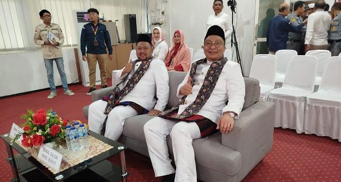Pasangan Yani-Alif saat mendaftar di KPU Gresik. Foto: Ist.