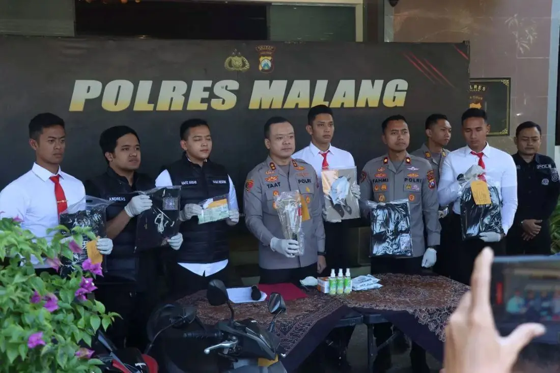 Bawa Karambit dan Badik Saat Malam 1 Suro, Dua Pemuda Ditahan Polres Malang