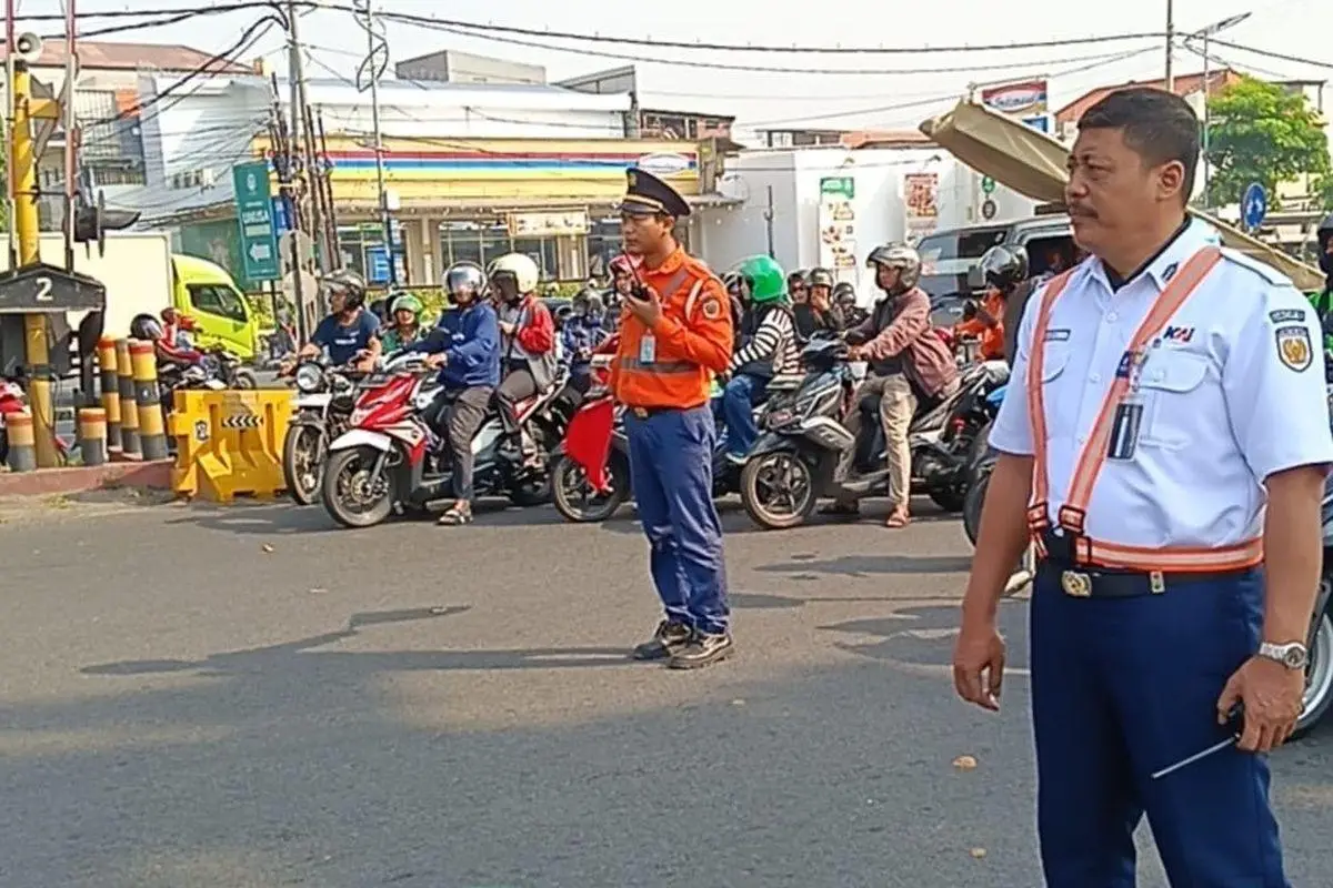 Listrik Padam, Dua Palang Pintu Kereta di Surabaya Sempat Dijaga Manual