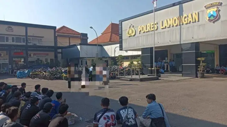 Polres Lamongan Amankan 74 Penggembira Liar Pengesahan PSHT dan Tilang 66 Motor Brong