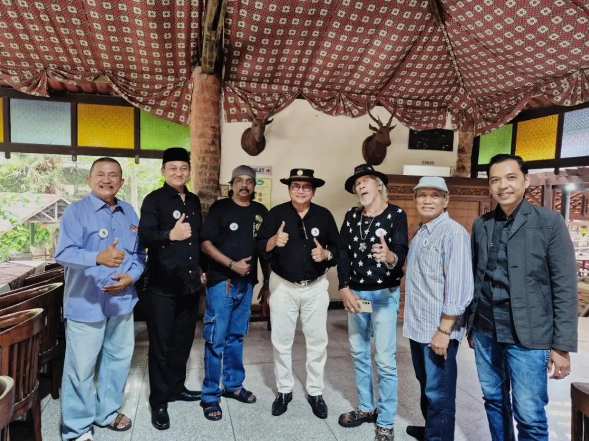 Imawan Mashuri (tengah) didampingi Rafi Aydrus Almalabary dan tokoh Parfi lainya.