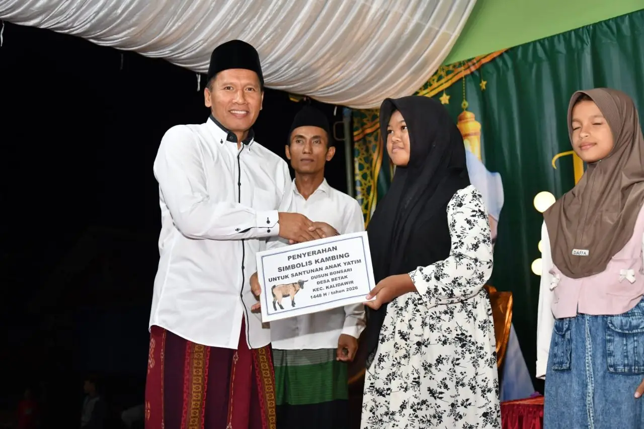 PLt. Bupati Tulungagung saat penyerahan simbolis santunan anak yatim di Kalidawir