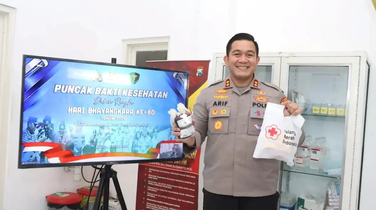 Kapolres Lamongan usai mendonorkan darahnya