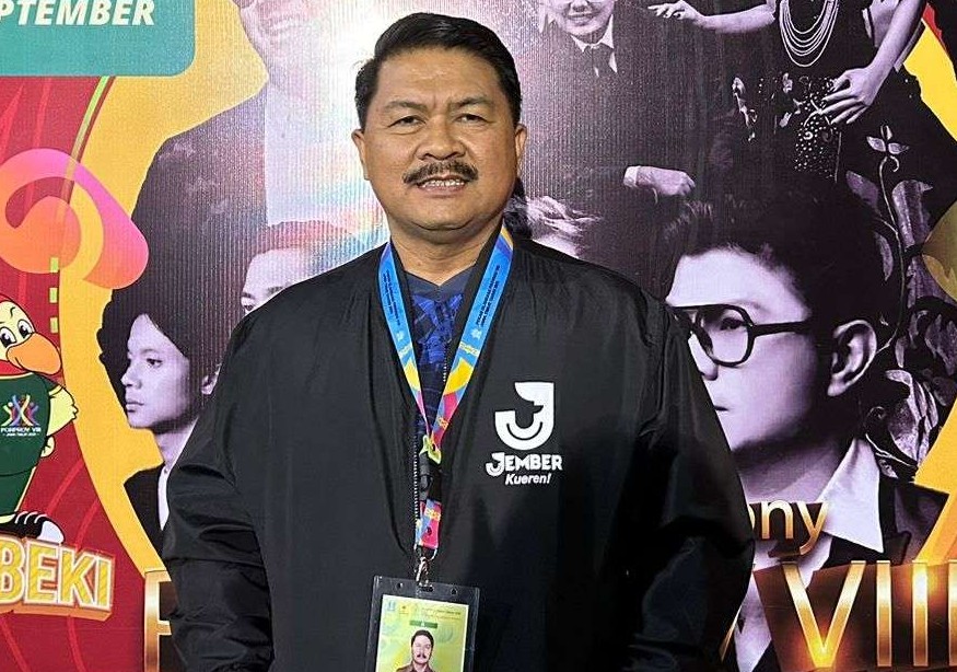 Dukung Atlet dan Pariwisata Pantai, Kadispora Jember Salurkan 100 Pelampung untuk PSOI