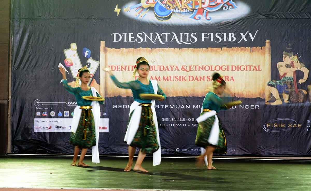 Simak Meriahnya Puncak Dies Natalis ke-XV FISIB UTM