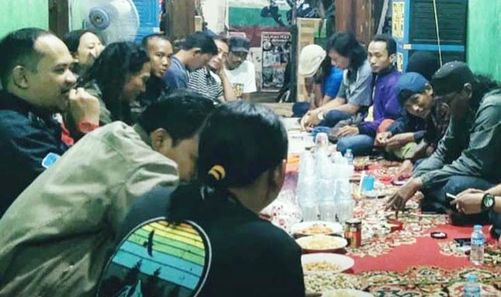 Genpatra dan Kompak saat menggelar rapat kordinasi menyikapi sejumlah kasus korupsi di Gresik. foto: ist.