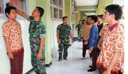 Kodim 0816 Incar Siswa Terbaik di SMAN 1 Sidoarjo
