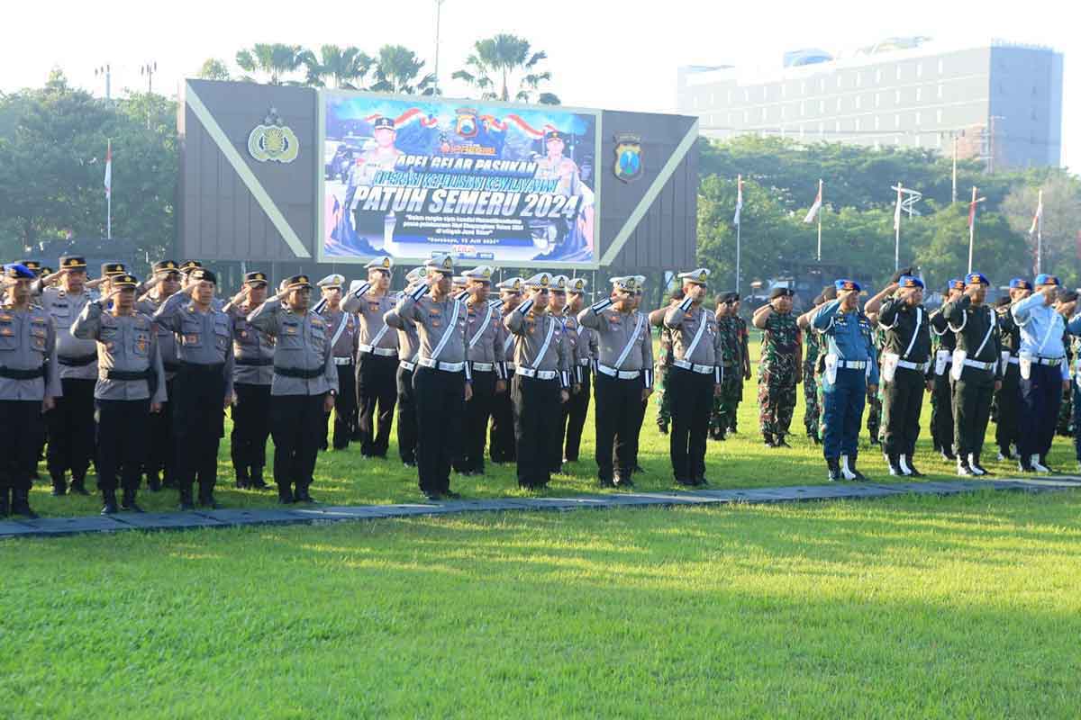 Kapolda Jatim Beberkan Misi Petugas saat Pimpin Apel Gelar Pasukan Operasi Patuh Semeru 2024
