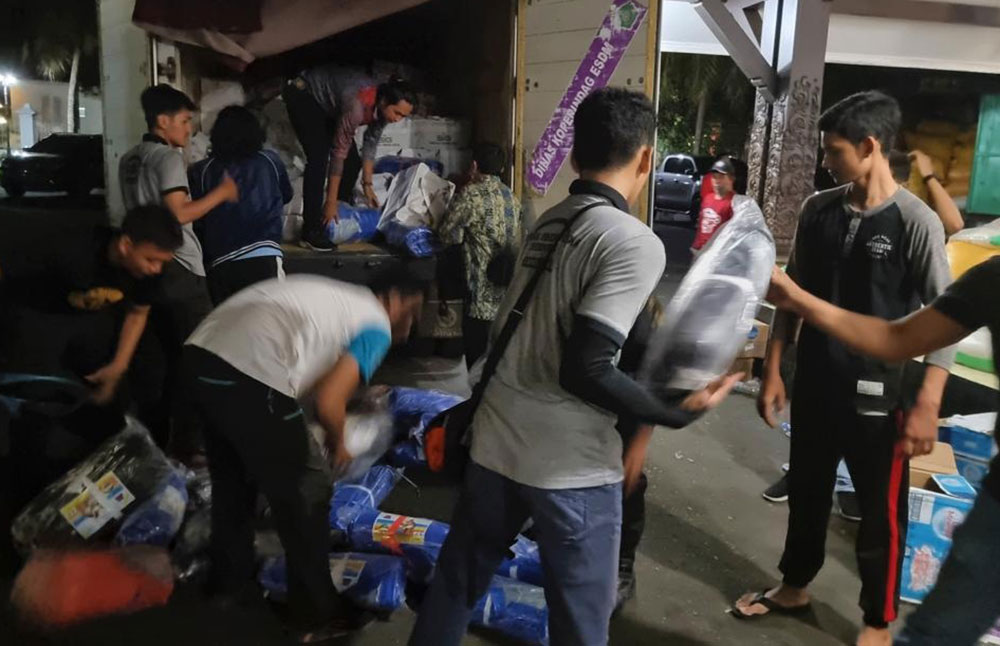 Bantuan bahan makanan dan perlengkapan dari SIG senilai Rp100 juta untuk korban bencana erupsi Semeru. Foto: Ist