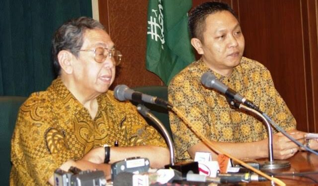 Adhie Massardi bersama KH Abdurrahman Wahid (Gus Dur).  Foto: istimewa