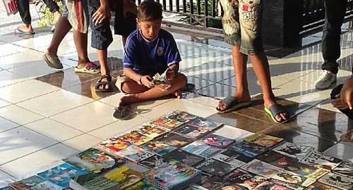 Angkringan Buku Emperan Galakkan Literasi di Bojonegoro