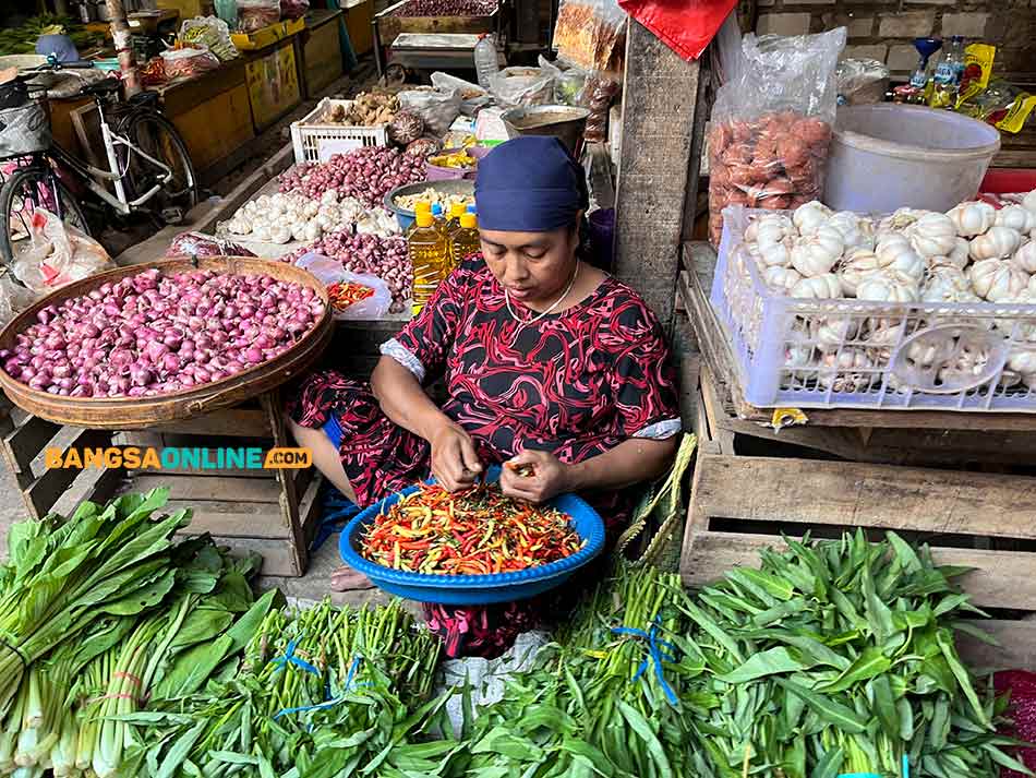 Perubahan Harga Sembako Jatim 18 November 2025: Cabai Rawit Naik Rp3.300, Ayam Kampung Turun Tipis