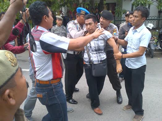 Ketua PMII Sampang sempat ditangkap polisi. foto: Bahri Harian Bangsa