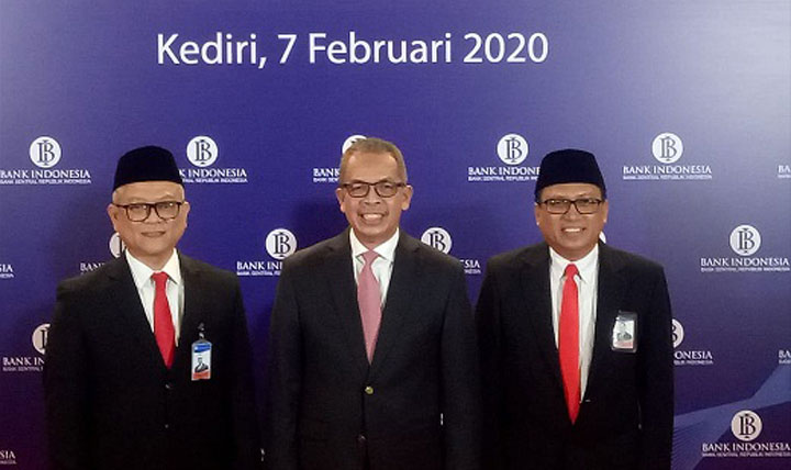 Kepala Perwakilan Bank Indonesia Sofwan Kurnia, Deputi Gubernur Bank Indonesia Sugeng (tengah), dan Kepala Perwakilan Bank Indonesia yang lama Musni Hardi Kasuma Atmaja. (foto: ist)