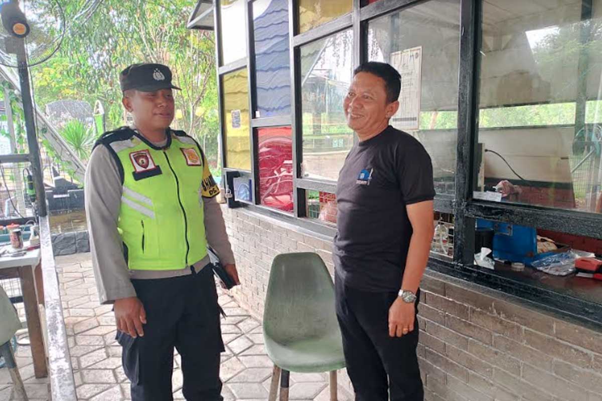 Personil dari Polsek Jetis saat melakukan patroli di Wisata Bukit Kayu Putih.