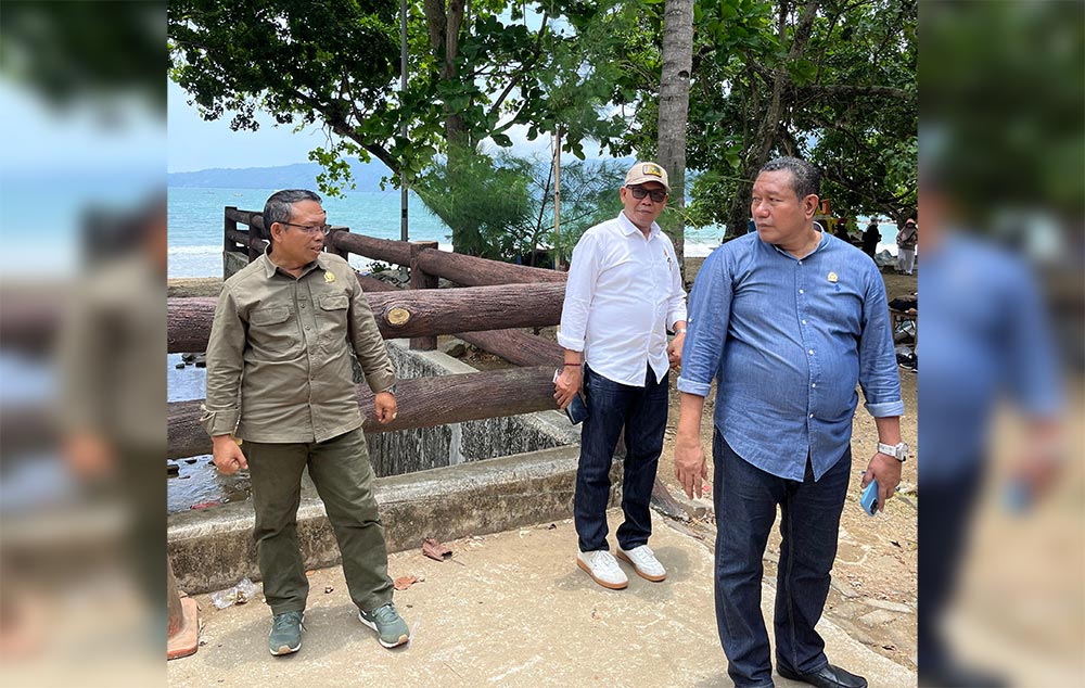 Komisi II saat sidak ke Pantai Simbaronce dan Karanggongso, Trenggalek.