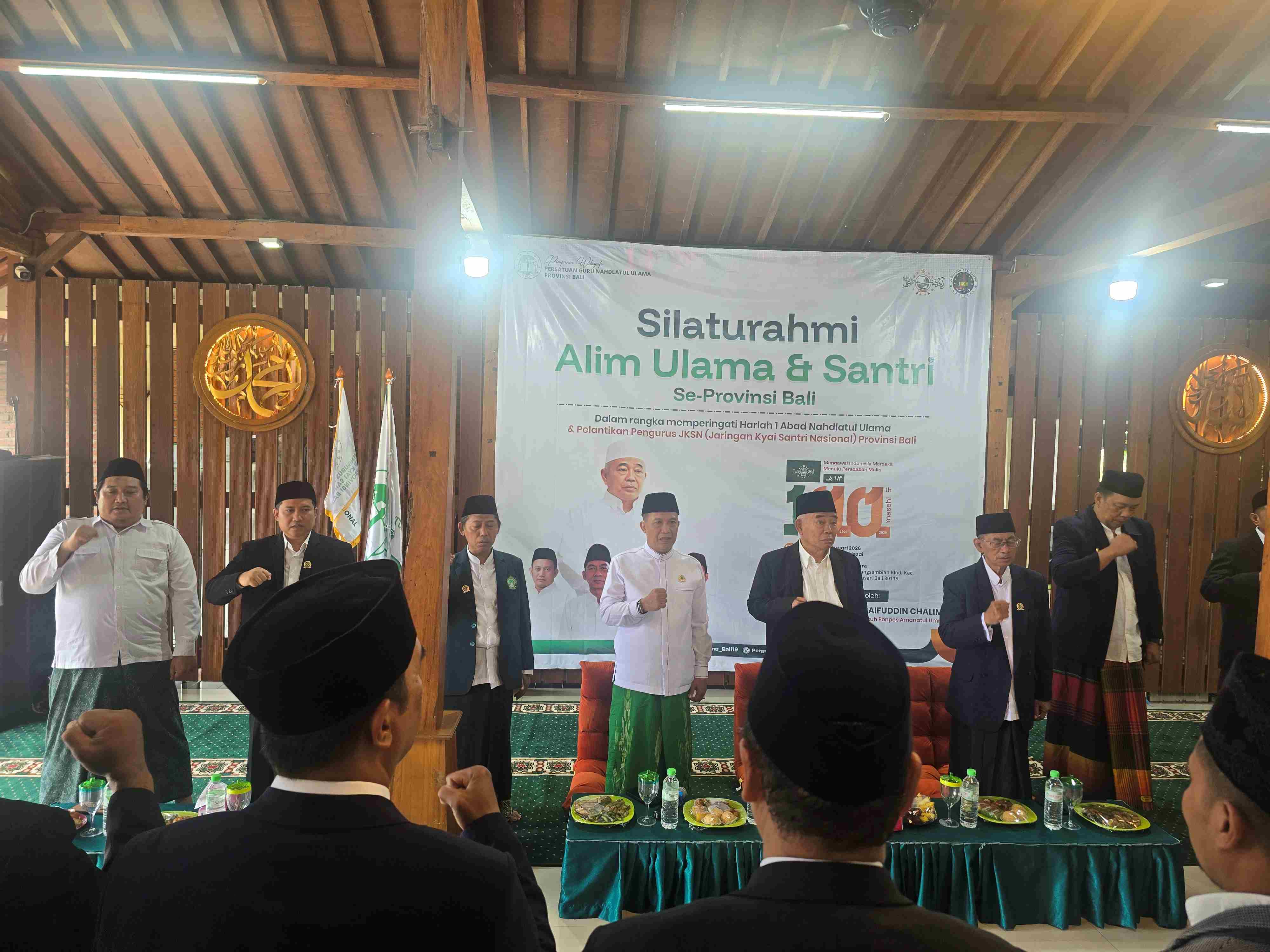 Suasa Harlah Satu Abad NU Tahun Masehi yang dikemas dalam acara Silaturahim Alim Ulama & Santri se-Provinsi Bali di Pendopo Khalifa Denpasar Bali, Ahad  (8/2/2026). Foto: M. Mas