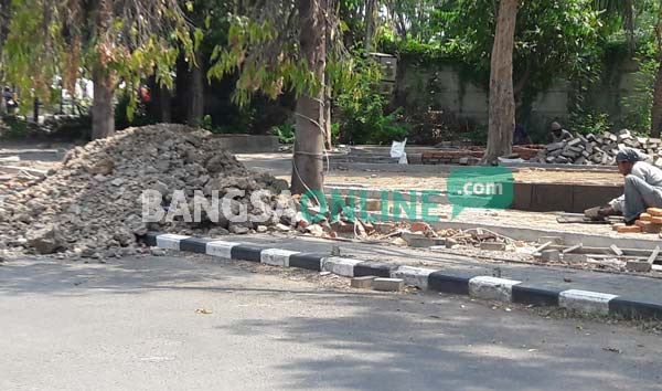 Banyak Proyek Molor, Plt Sekkab Gresik Beri Toleransi 50 Hari Kerja