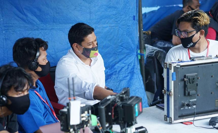 Wali Kota Kediri Abdullah Abu Bakar bersama kru Yowis Ben 3. (foto: ist.)