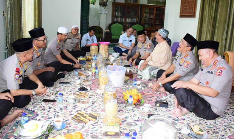 Silaturahim ke Gus Ali, Kabaharkam Polri Minta Doa agar Pilkada Serentak dan PON XX Berjalan Sukses