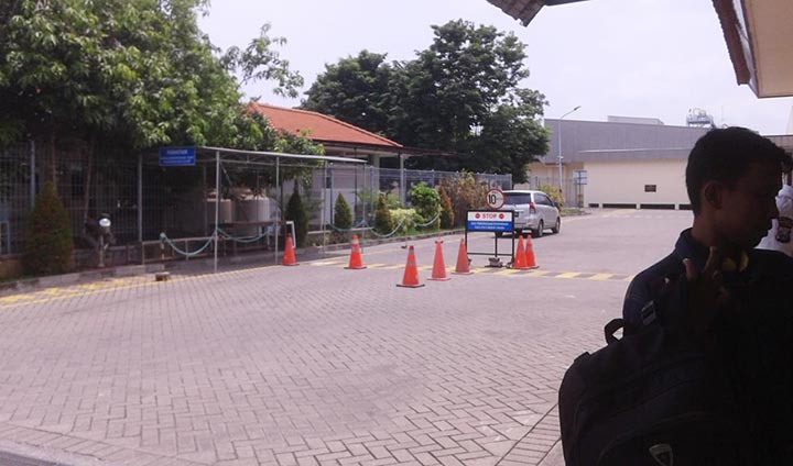 Pintu masuk pabrik PT Meiji Indonesia, Tbk.