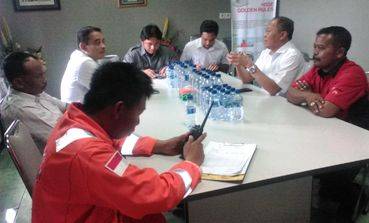 SIDAK. Sejumlah anggota komisi A DPRD Bojonegoro tampak berdiskusi dengan perwakilan pejabat perusahaan JOB P-PEJ. Foto: Eky Nurhadi/BANGSAONLINE
