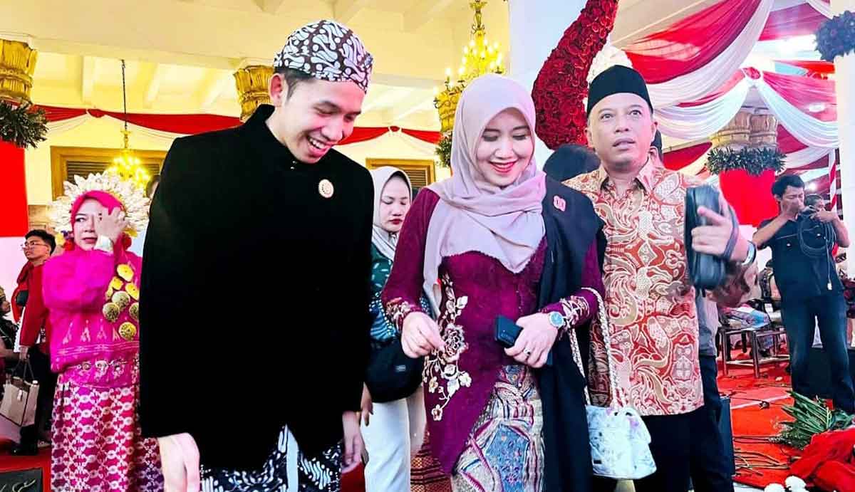 Momen Hangat Ning Lia dan Putra Gubernur Khofifah saat Upacara 17 Agustus di Grahadi