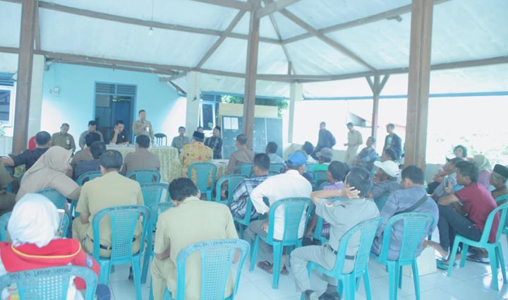 Rapat Dengar Pendapat Komisi III DPRD Kabupaten Mojokerto dengan warga Desa Lebak Jabung.