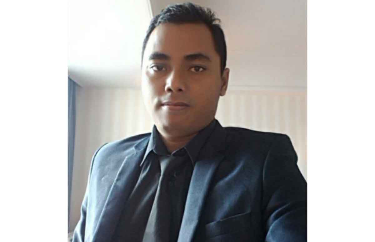 Pendukung kotak kosong dalam pesta demokrasi di Kota Pudak, Mega Bagus Saputra.