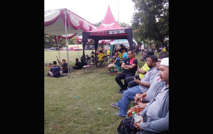 Tampak Suryono Pane sebagai sponsorship mendampingi H. Khoiron Ketua Perbakin. Foto: FUAD/BANGSAONLINE