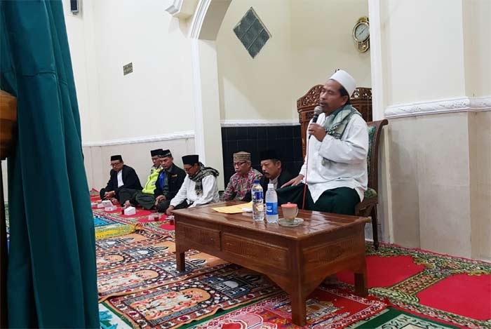 KH Lukman Hidayat, Pengasuh Ponpes Hidayatullah Mutaqiin saat menyampaikan ceramahnya.