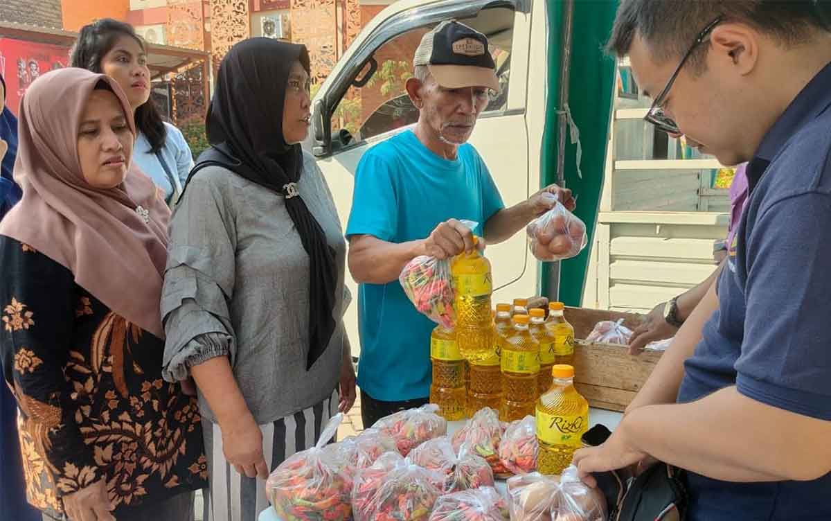Pelaksanaan operasi pasar murah di Kota Mojokerto.