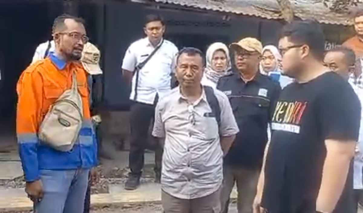 Tanggapi Keluhan Warga, Bupati Kediri Marahi Pengawas Proyek Pembangunan Trotoar di Kampung Inggris