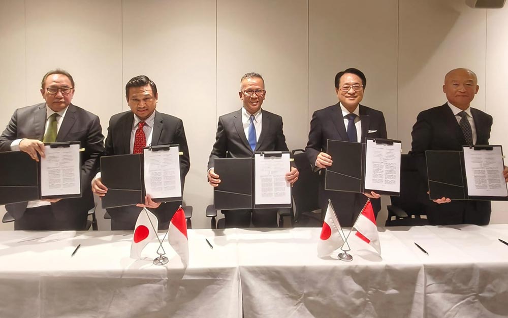 Penandatanganan kesepakatan kerja sama bisnis antara PT Solusi Bangun Indonesia Tbk dan Taiheiyo Cement Corporation di Tokyo, Jepang, 27 Januari 2026, untuk pengembangan solusi stabilisasi tanah di Indonesia.
