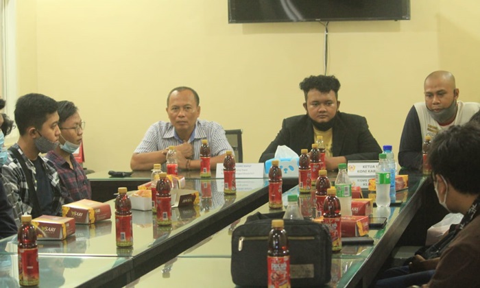 Ketua Harian KONI Kabupaten Sidoarjo Imam Jawahir menyambut baik ke 12 calon atlet Divisi Mobile Legend.