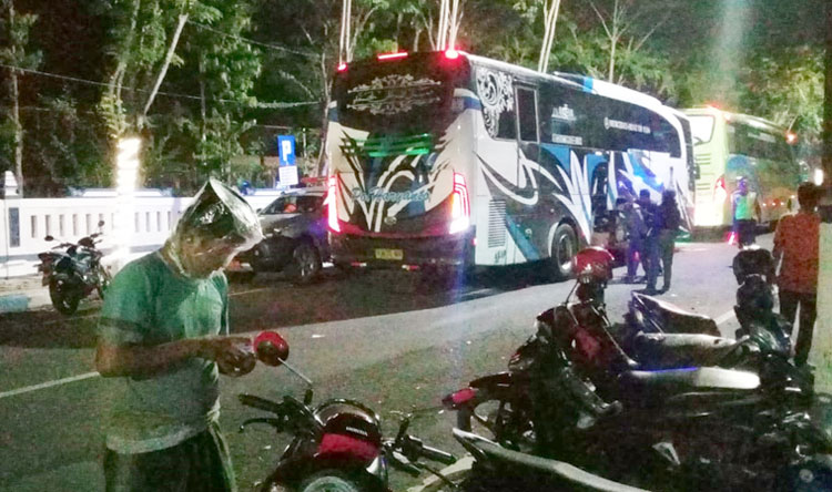 Semua bus wajib diperiksa di Posko Satgas Covid-19.