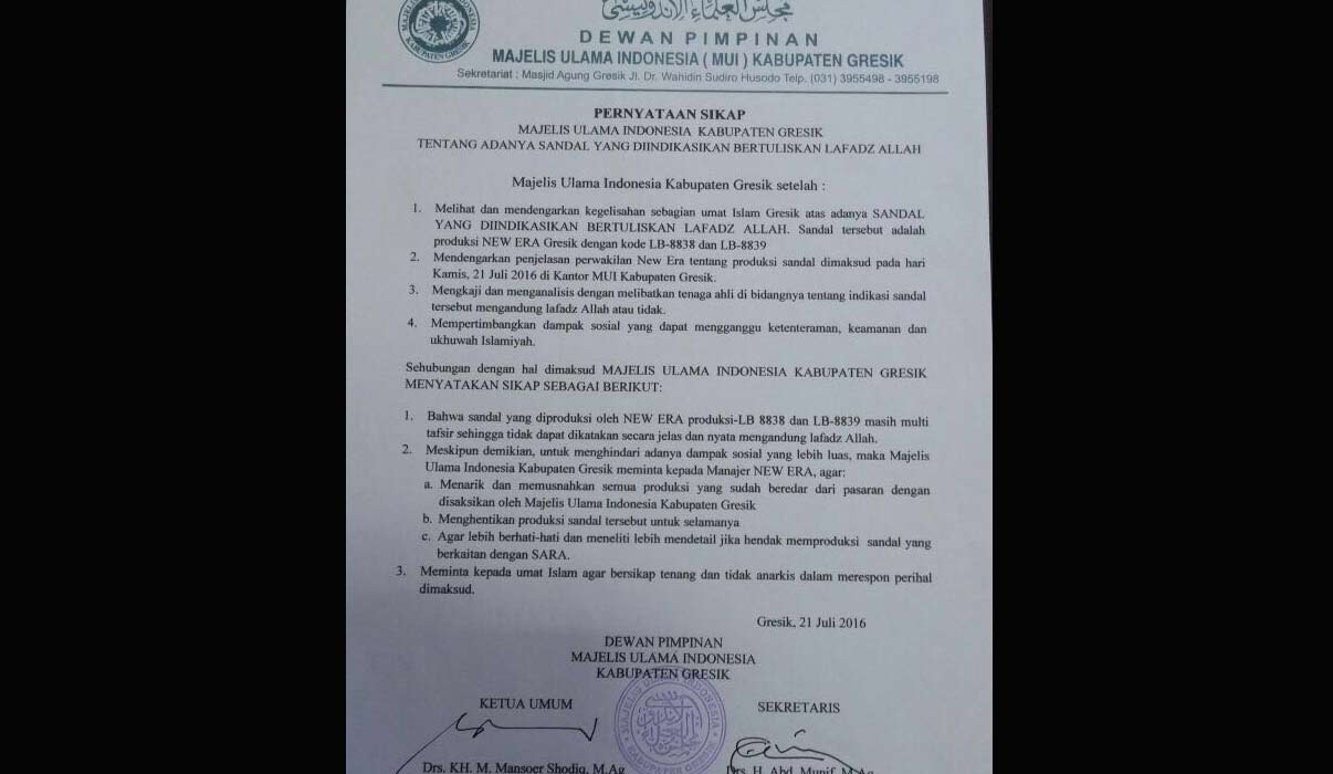 Sandal Berlafadz Allah Produk New Era Gemparkan Warga Gresik