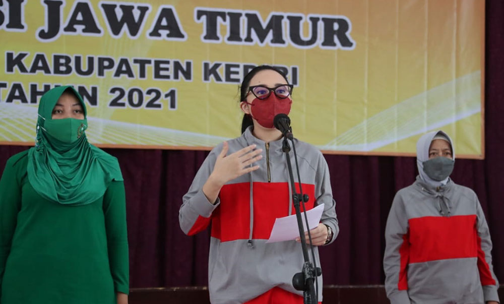 Ketua Perwosi Kabupaten Kediri, Eriani Annisa Hanindhito, saat memberi sambutan. Foto: Ist