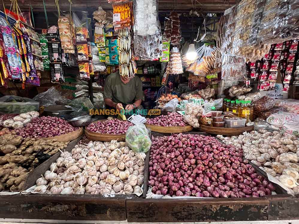 Salah satu pedagang di Pasar Baru Tuban. Foto: Bangsaonline.