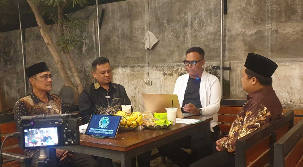 Anggota Komisi I DPRD Kabupaten Pasuruan saat podcast bersama BANGSAONLINE dalam program Jawara atau akronim dari Jagongan Wakil Rakyat.
