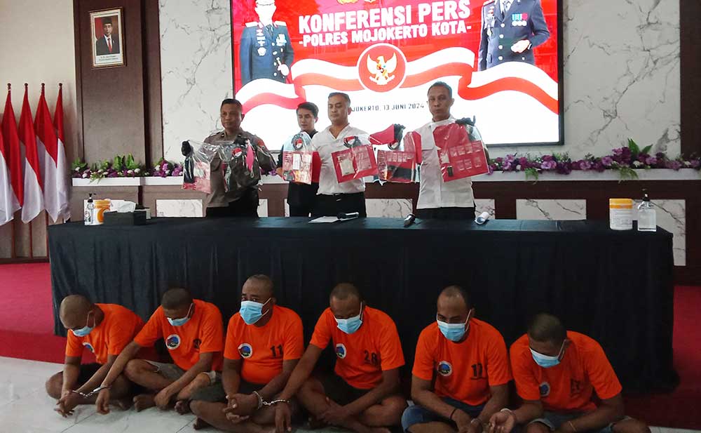Rilis pers ungkap kasus narkotika di Mapolres Mojokerto Kota.